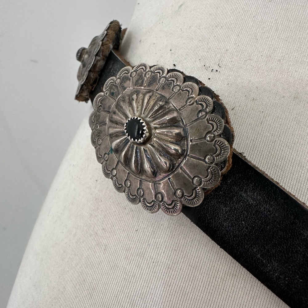 Vintage Native American Sterling Silver Onyx Conch Belt - Picture 5 of 9